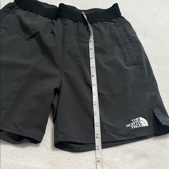The North Face boys Charcoal Athletic Shorts - Picture 7 of 8